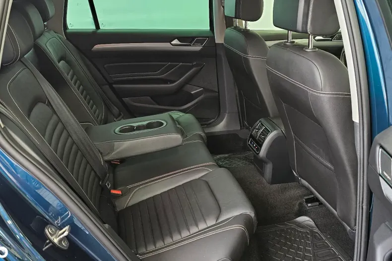 Volkswagen Passat din 2023 cu 101.123 km - oferta VOL189059 - foto 34