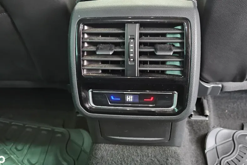 Volkswagen Passat din 2023 cu 101.123 km - oferta VOL189059 - foto 35