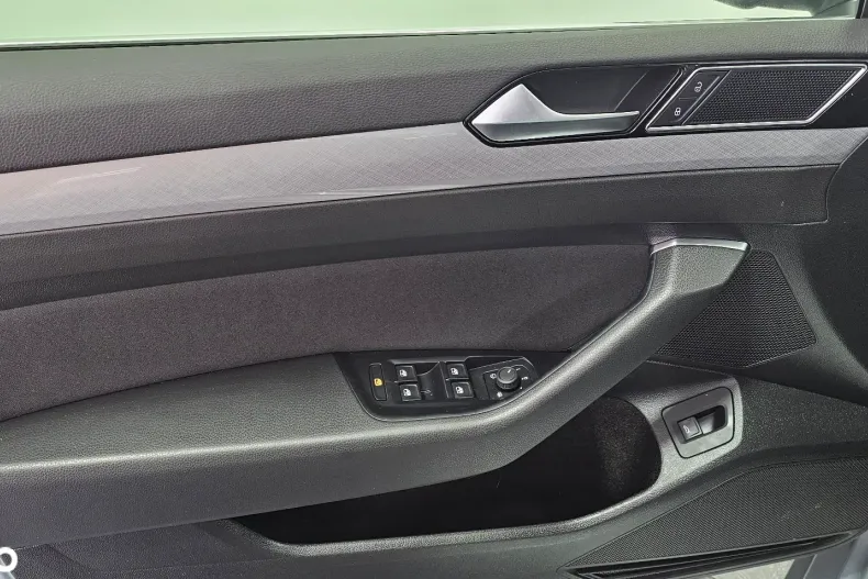 Volkswagen Passat din 2023 cu 130.708 km - oferta VOL189060 - foto 8