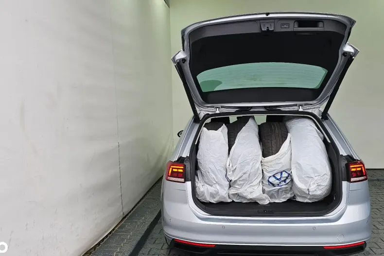 Volkswagen Passat din 2023 cu 130.708 km - oferta VOL189060 - foto 32