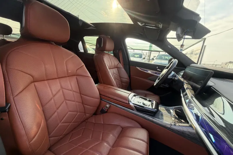 BMW i7 (Seria i) din 2024 cu 23.238 km - oferta BMW189075 - foto 9