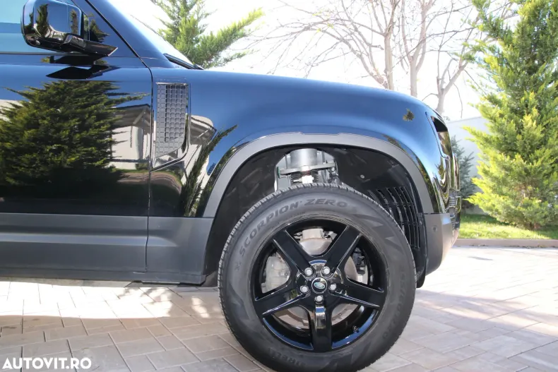 Land Rover Defender din 2023 cu 44.000 km - oferta LAN189092 - foto 4