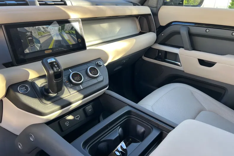 Land Rover Defender din 2023 cu 44.000 km - oferta LAN189092 - foto 31