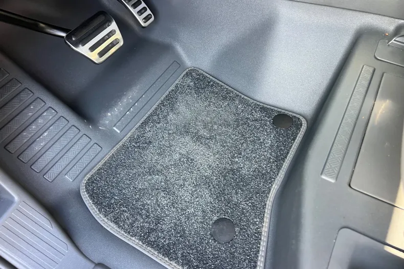 Land Rover Defender din 2023 cu 44.000 km - oferta LAN189092 - foto 32