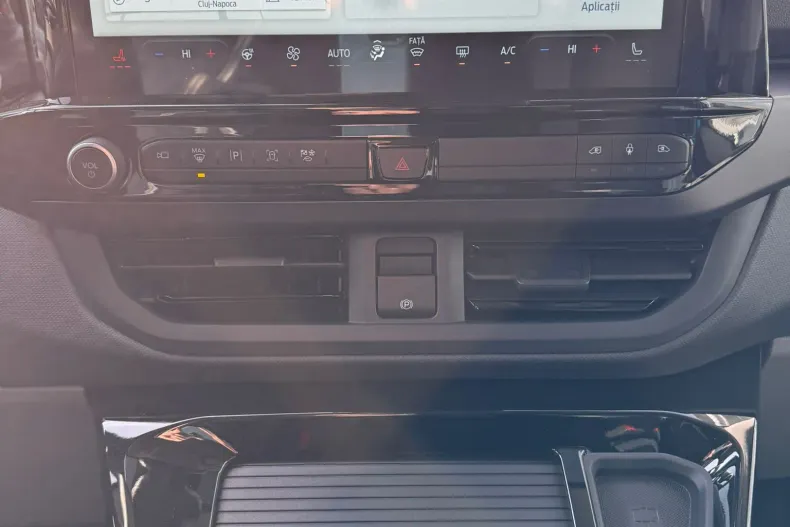 Ford Tourneo Custom din 2025 cu 22 km - oferta FOR189093 - foto 14