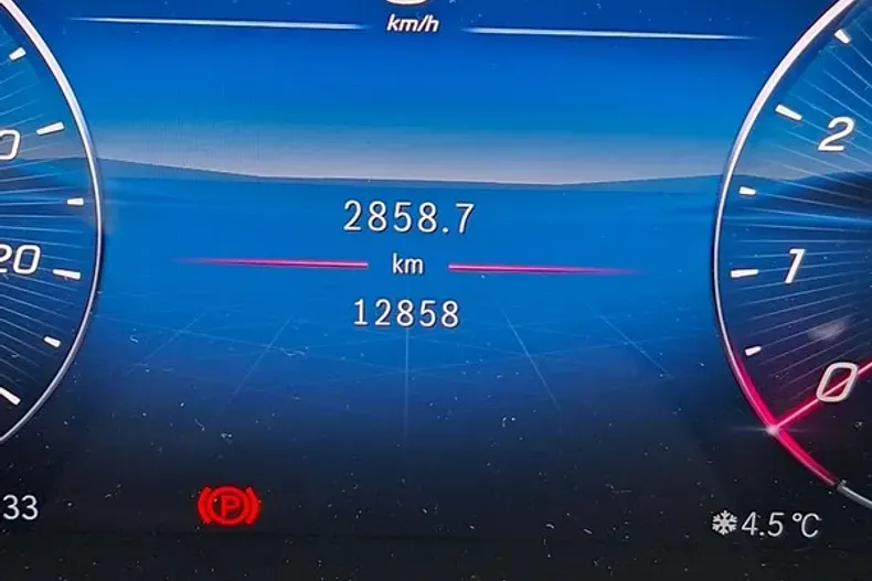 Mercedes-Benz GLC din 2024 cu 12.858 km - oferta MER189107 - foto 6