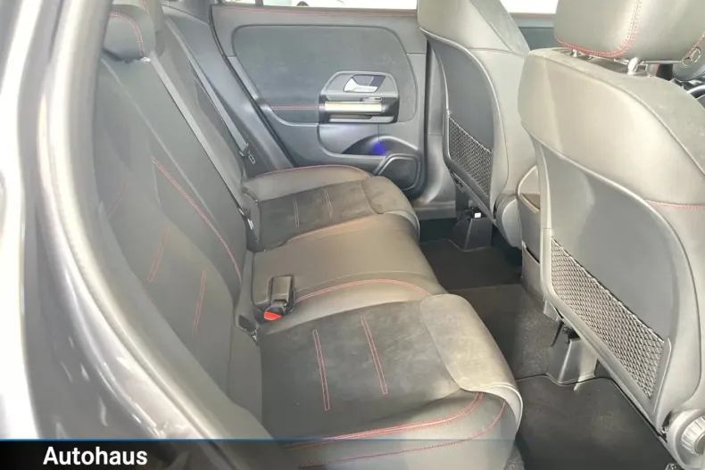 Mercedes-Benz GLA 200 (Clasa GLA) din 2023 cu 3.300 km - oferta MER189114 - foto 8