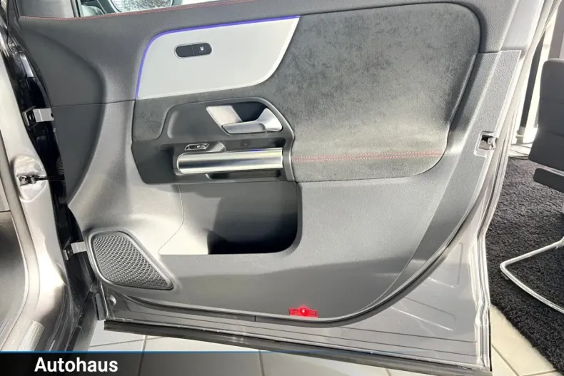 Mercedes-Benz GLA 200 (Clasa GLA) din 2023 cu 3.300 km - oferta MER189114 - foto 11