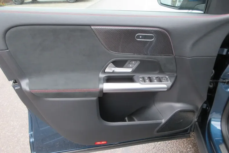 Mercedes-Benz GLA 200 (Clasa GLA) din 2022 cu 61.800 km - oferta MER189117 - foto 9