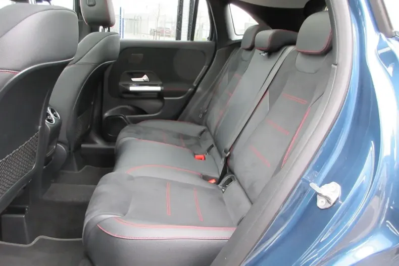 Mercedes-Benz GLA 200 (Clasa GLA) din 2022 cu 61.800 km - oferta MER189117 - foto 13