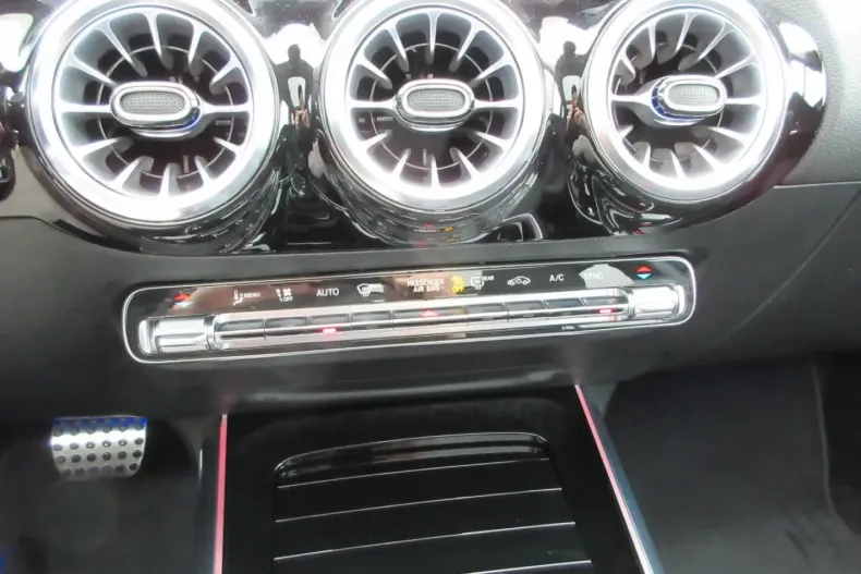 Mercedes-Benz GLA 200 (Clasa GLA) din 2022 cu 61.800 km - oferta MER189117 - foto 22