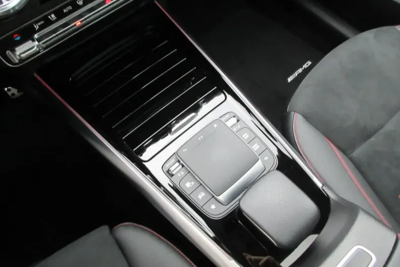 Mercedes-Benz GLA 200 (Clasa GLA) din 2022 cu 61.800 km - oferta MER189117 - foto 23