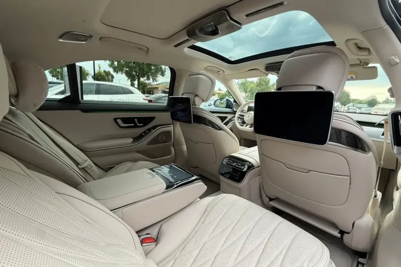 Mercedes-Benz S 63 AMG (Clasa S) din 2025 cu 6.800 km - oferta MER189141 - foto 13