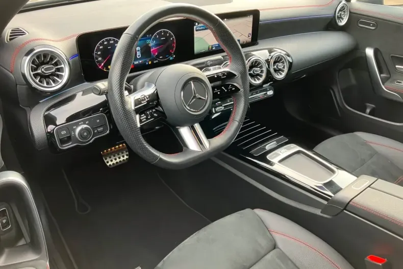 Mercedes-Benz CLA 180 (Clasa CLA) din 2024 cu 19.800 km - oferta MER189169 - foto 5