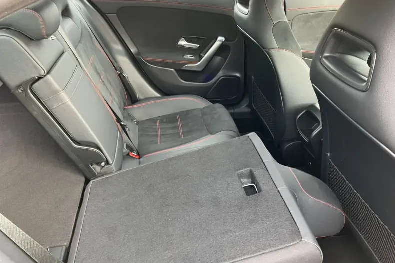 Mercedes-Benz CLA 180 (Clasa CLA) din 2024 cu 19.800 km - oferta MER189169 - foto 9