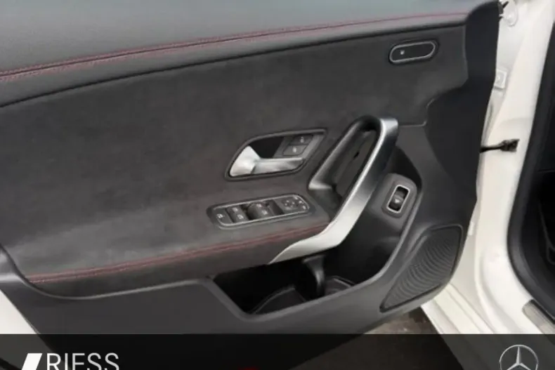 Mercedes-Benz CLA 180 (Clasa CLA) din 2025 cu 22.554 km - oferta MER189179 - foto 7