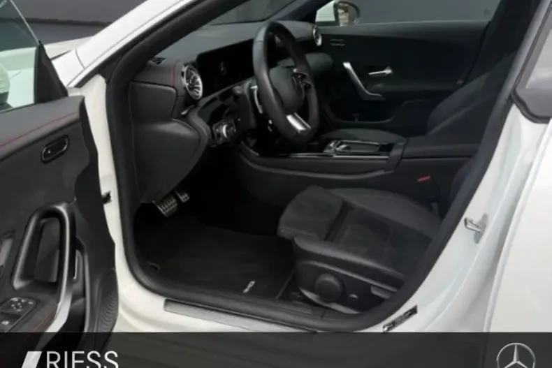 Mercedes-Benz CLA 180 (Clasa CLA) din 2025 cu 22.554 km - oferta MER189179 - foto 8