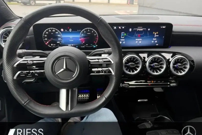 Mercedes-Benz CLA 180 (Clasa CLA) din 2025 cu 22.554 km - oferta MER189179 - foto 10