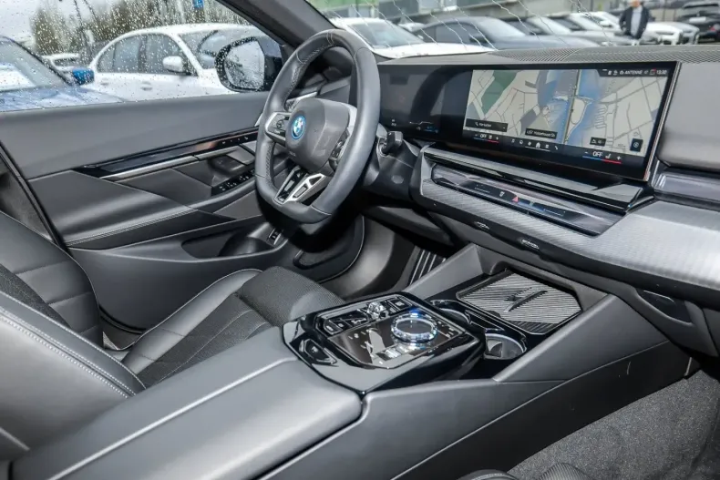 BMW 550 (Seria 5) din 2025 cu 29.126 km - oferta BMW189183 - foto 7