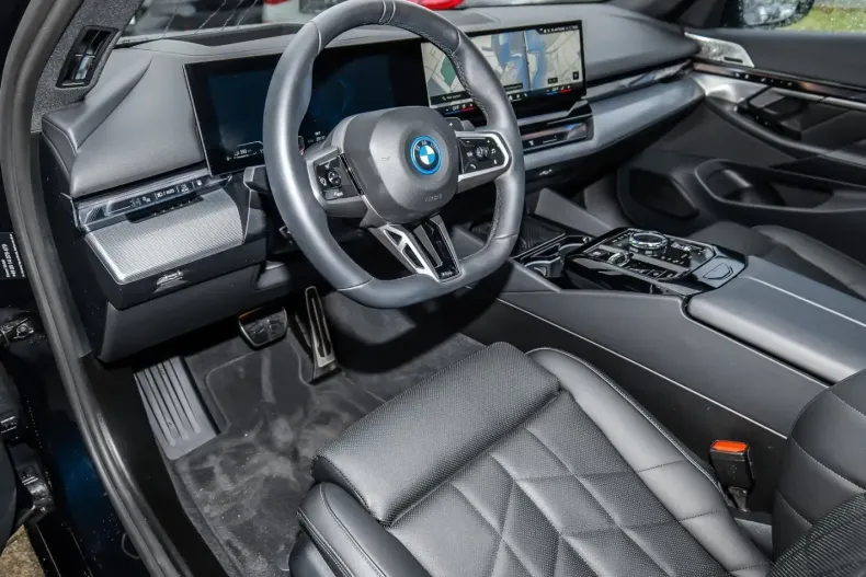 BMW 550 (Seria 5) din 2025 cu 29.126 km - oferta BMW189183 - foto 9