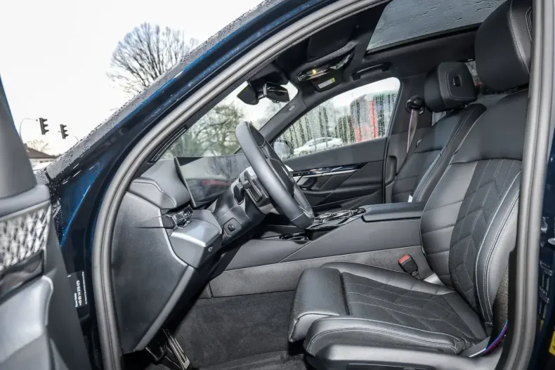 BMW 550 (Seria 5) din 2025 cu 29.126 km - oferta BMW189183 - foto 11