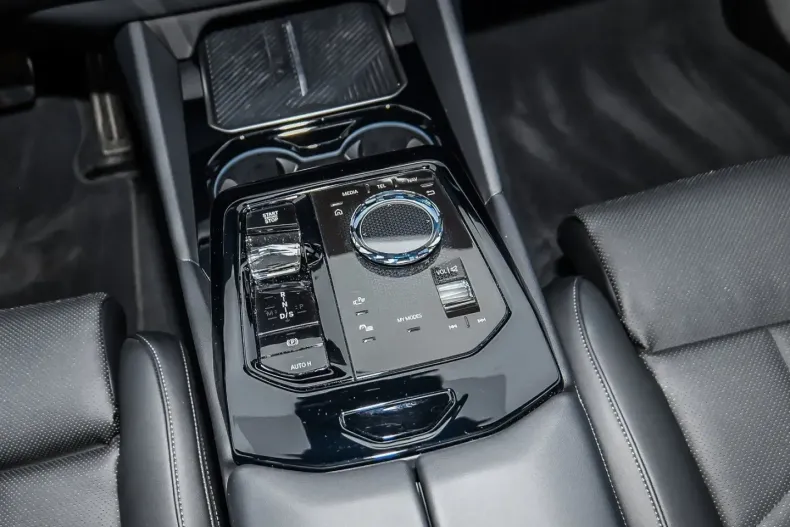 BMW 550 (Seria 5) din 2025 cu 29.126 km - oferta BMW189183 - foto 16