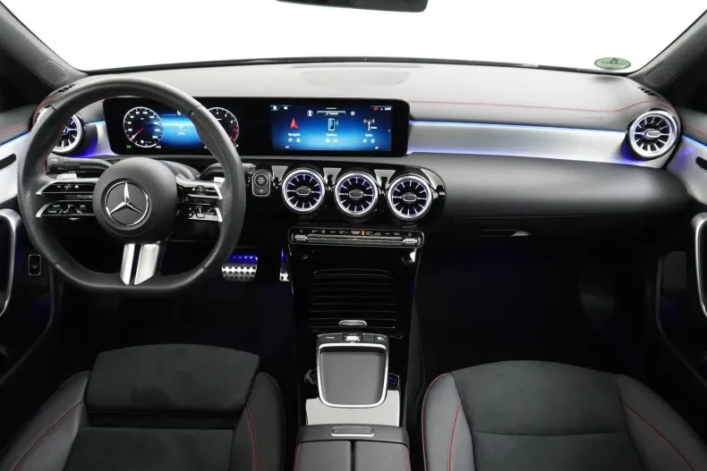 Mercedes-Benz CLA 180 (Clasa CLA) din 2024 cu 30.400 km - oferta MER189191 - foto 6