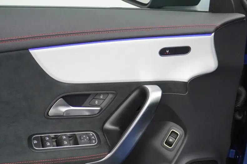 Mercedes-Benz CLA 180 (Clasa CLA) din 2024 cu 30.400 km - oferta MER189191 - foto 23