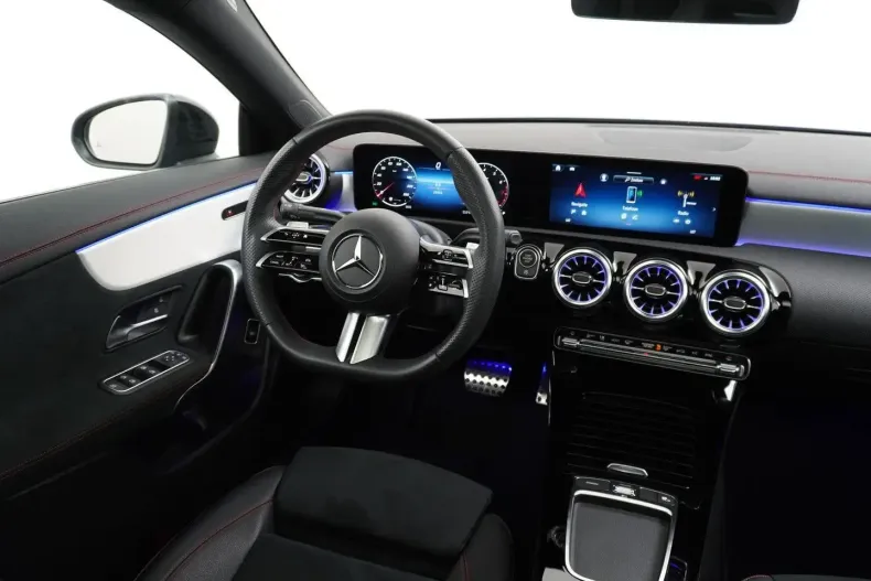 Mercedes-Benz CLA 180 (Clasa CLA) din 2024 cu 30.400 km - oferta MER189191 - foto 28