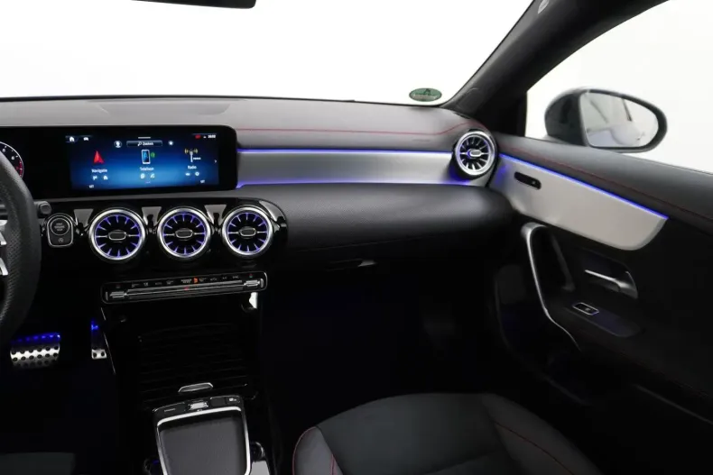 Mercedes-Benz CLA 180 (Clasa CLA) din 2024 cu 30.400 km - oferta MER189191 - foto 29