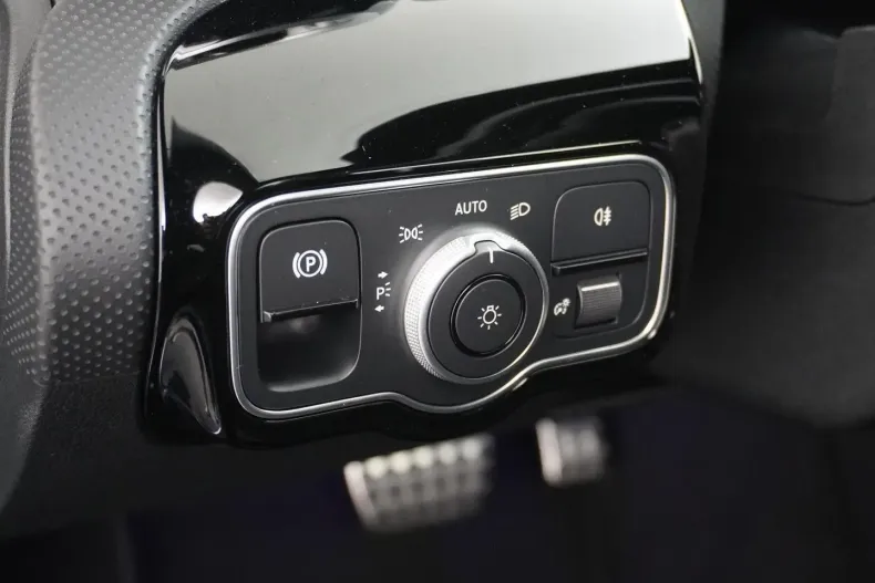 Mercedes-Benz CLA 180 (Clasa CLA) din 2024 cu 30.400 km - oferta MER189191 - foto 30