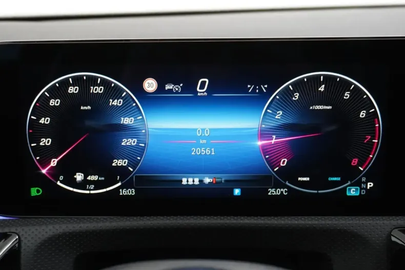 Mercedes-Benz CLA 180 (Clasa CLA) din 2024 cu 30.400 km - oferta MER189191 - foto 35