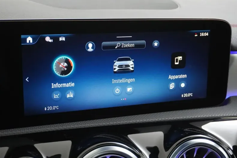 Mercedes-Benz CLA 180 (Clasa CLA) din 2024 cu 30.400 km - oferta MER189191 - foto 39