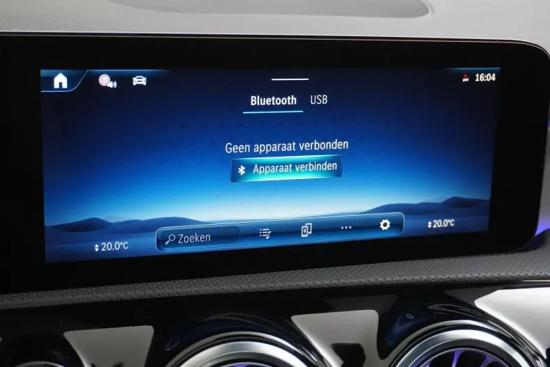 Mercedes-Benz CLA 180 (Clasa CLA) din 2024 cu 30.400 km - oferta MER189191 - foto 43