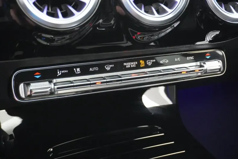 Mercedes-Benz CLA 180 (Clasa CLA) din 2024 cu 30.400 km - oferta MER189191 - foto 46