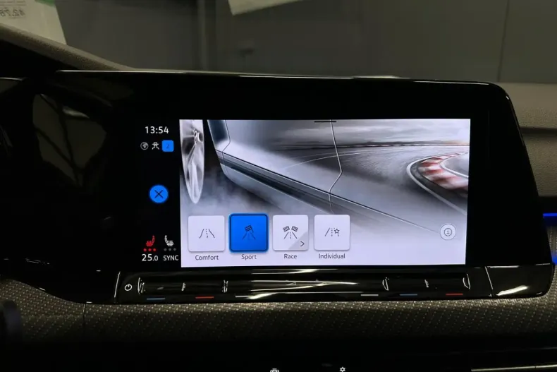 Volkswagen Golf din 2024 cu 20.000 km - oferta VOL189218 - foto 22