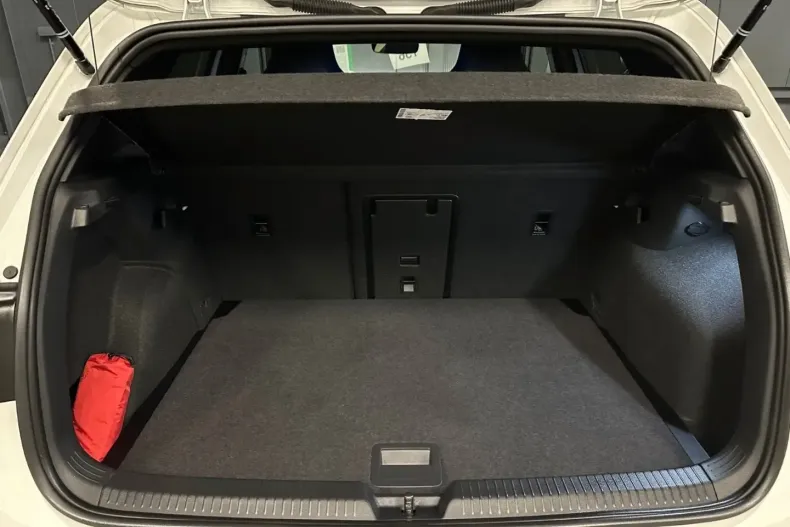 Volkswagen Golf din 2024 cu 20.000 km - oferta VOL189218 - foto 28