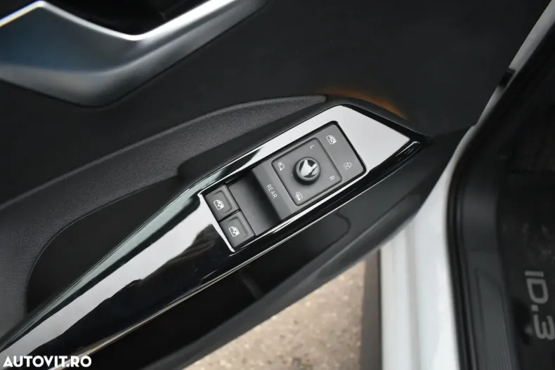 Volkswagen ID.3 din 2023 cu 18.516 km - oferta VOL189241 - foto 13