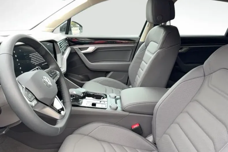 Volkswagen Touareg din 2025 cu 1.500 km - oferta VOL189267 - foto 4