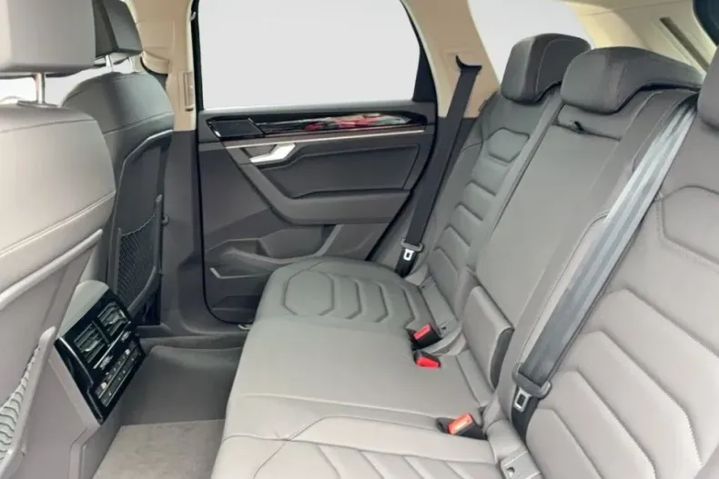 Volkswagen Touareg din 2025 cu 1.500 km - oferta VOL189267 - foto 5