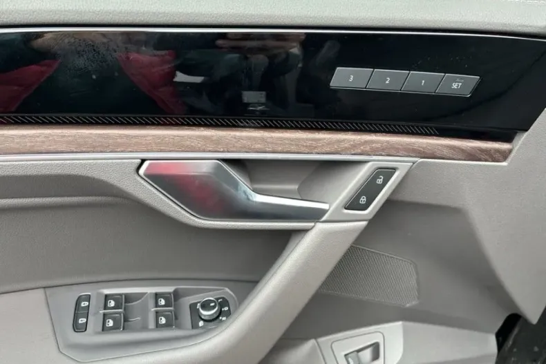 Volkswagen Touareg din 2025 cu 1.500 km - oferta VOL189267 - foto 15