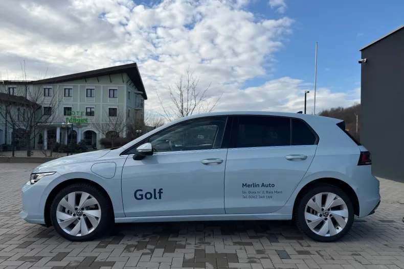 Volkswagen Golf din 2025 cu 2.052 km - oferta VOL189278 - foto 3