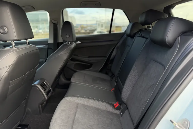 Volkswagen Golf din 2025 cu 2.052 km - oferta VOL189278 - foto 9