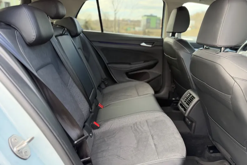 Volkswagen Golf din 2025 cu 2.052 km - oferta VOL189278 - foto 10