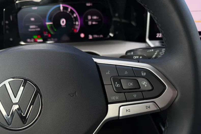 Volkswagen Golf din 2025 cu 2.052 km - oferta VOL189278 - foto 19