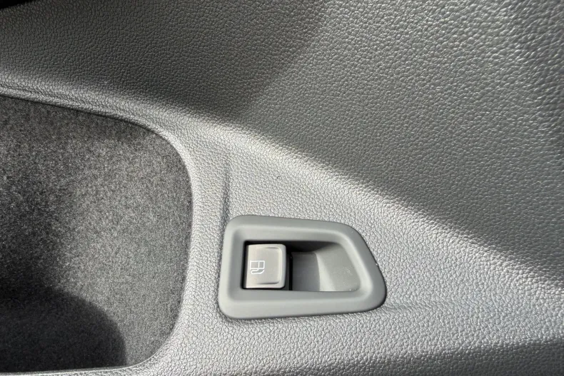 Volkswagen Golf din 2025 cu 2.052 km - oferta VOL189278 - foto 23