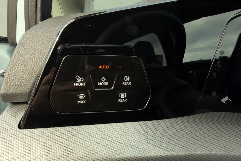 Volkswagen Golf din 2025 cu 2.052 km - oferta VOL189278 - foto 24