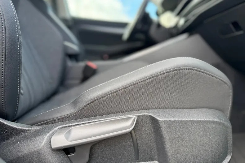 Volkswagen Golf din 2025 cu 2.052 km - oferta VOL189278 - foto 27