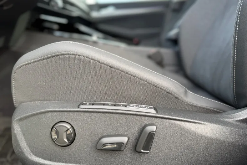 Volkswagen Golf din 2025 cu 2.052 km - oferta VOL189278 - foto 29