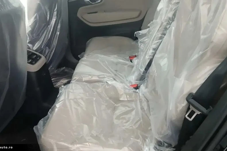 Volvo XC40 din 2025 cu 7 km - oferta VOL189300 - foto 10